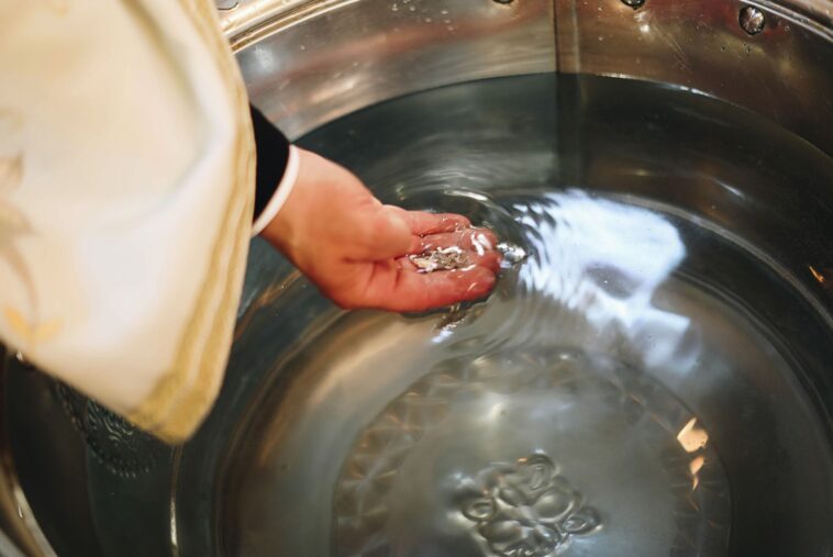 france-breaks-historical-record-with-more-than-13,000-adults-and-8,000-adolescents-who-will-receive-baptism-at-the-2026-easter-vigil