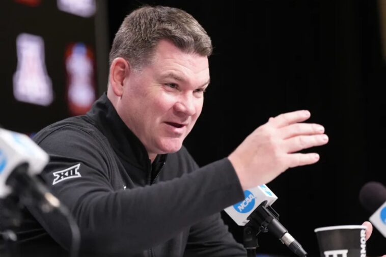 arizona’s-tommy-lloyd-keeping-mum-as-unc-rumors-swirl:-‘nothing-is-distracting-me’