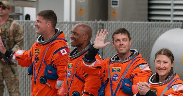 artemis-ii-astronauts-encounter-microsoft-outlook-glitch-during-trip-to-moon