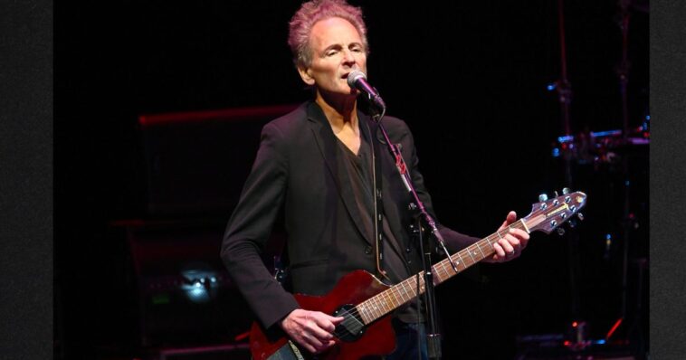 legendary-fleetwood-mac-guitarist-lindsey-buckingham-attacked-with-‘unknown-substance’-in-california