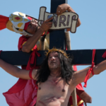 good-friday:-philippines’-longest-serving-‘jesus’-reenactor-retires-after-being-crucified-37-times