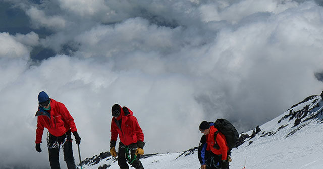 report:-mount-everest-guides-poisoned-climbers-as-part-of-$45-million-helicopter-rescue-scam