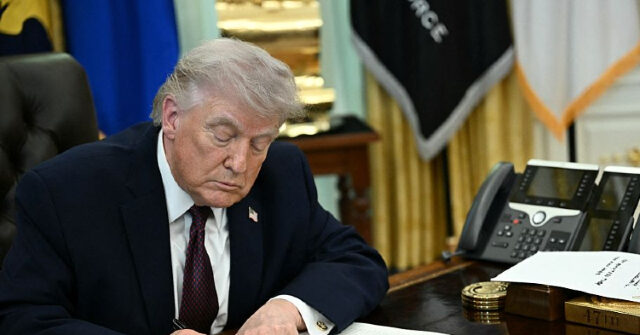 trump-signs-executive-order-limiting-the-years-of-eligibility,-number-of-transfers