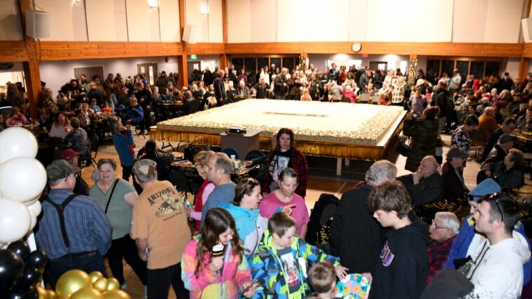 world-record-carrot-cake?-massive-dessert-feeds-town,-stuns-crowd-with-sheer-size