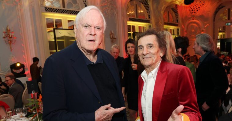 british-actor-who-mocked-christianity-receives-scorn-for-mourning-rise-of-islam