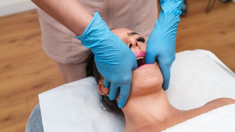 leann-rimes’-emotional-reaction-to-jaw-release-therapy-sparks-widespread-buzz