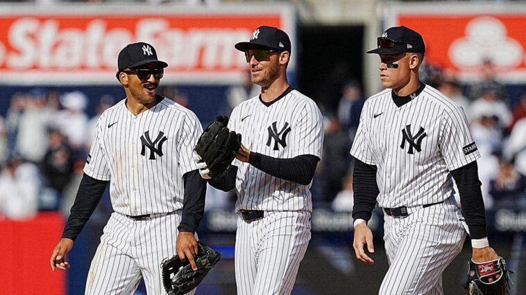 cody-bellinger’s-acrobatic-catch-stuns-fans-as-yankees-win-home-opener-over-marlins