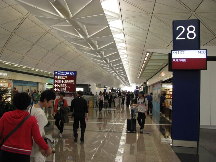 americans-traveling-to-hong-kong-will-now-face-arrest-for-refusing-to-hand-over-phones,-laptops,-and-passwords