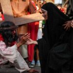 latin-american-catholics-commemorate-passion,-death,-and-resurrection-of-jesus-christ