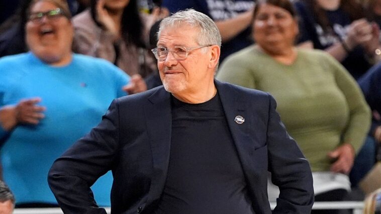 geno-auriemma-releases-statement-after-shouting-match-with-dawn-staley:-‘unlike-what-i-do’