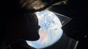artemis-ii-crew-releasing-absolutely-gobsmacking-new-photos-of-earth:-‘our-home-looks-gorgeous’
