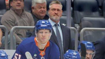 reeling-islanders-fire-roy,-hand-reins-to-deboer