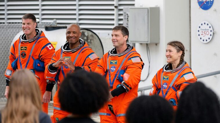 history-made-as-astronauts-see-something-no-human-ever-has-on-far-side-of-moon