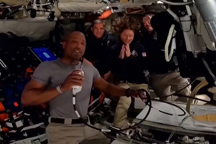 artemis-crew-gives-touching-easter-address-in-echo-of-mission’s-space-history-kin,-apollo-8