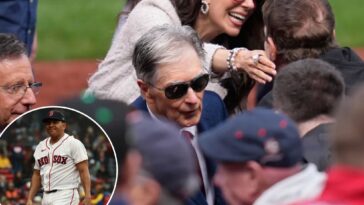 red-sox-fans-already-turning-on-owner-john-henry-with-team-off-to-brutal-start-—-and-let-him-hear-it