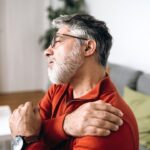 unexplained-shoulder-pain-could-signal-dangerous-health-condition,-doctor-warns