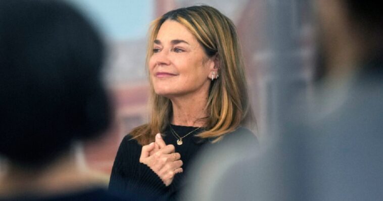 watch:-savannah-guthrie-returns-to-‘today’-show,-pays-tribute-to-missing-mother-with-outfit