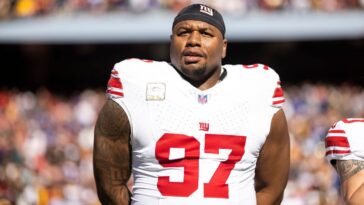 giants-dt-lawrence-requests-trade,-sources-say