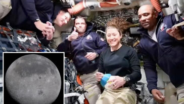 artemis-ii-flies-by-moon-in-first,-historic-look-at-the-lunar-dark-side