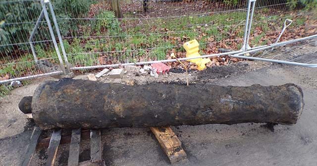 photos:-uk-construction-workers-find-‘very-rare’-300-year-old-cannon-hidden-underground
