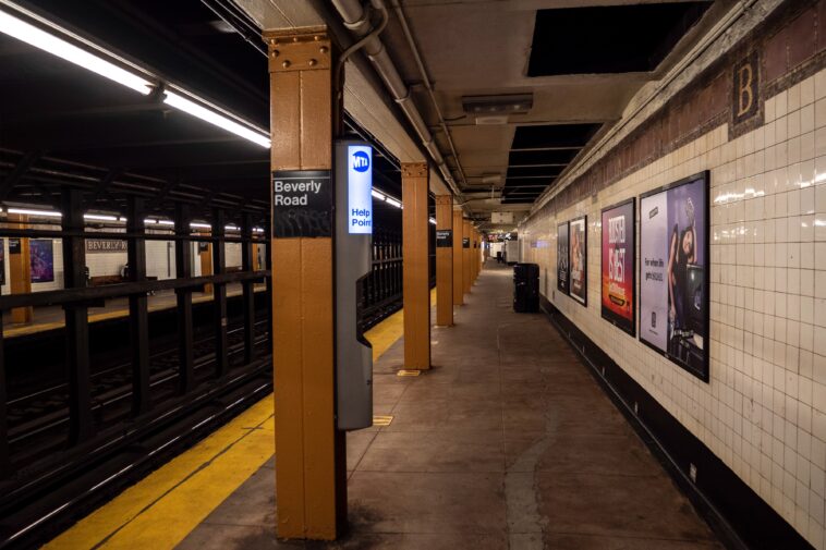 stranger-punches-man,-30,-in-unprovoked-attack-at-nyc-subway-station:-cops