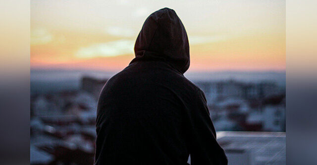 watch-—-‘we’re-here-to-safeguard-lives’:-florida-officers-rescue-man-from-ledge-of-parking-garage