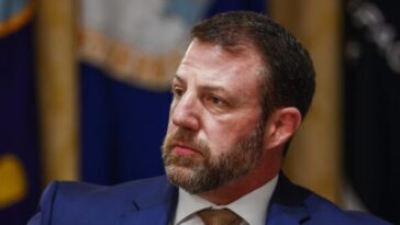 markwayne-mullin-threatens-to-close-‘sanctuary-cities’-international-airports