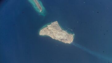 us.-unleashes-precision-strikes-on-iran’s-critical-kharg-island