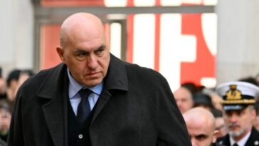 italian-defense-minister:-none-of-trump’s-advisors-‘dare-to-contradict-him’