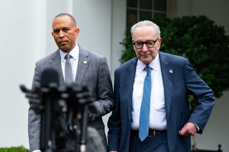 midterm-alarm-bells:-democrats-face-steep-favorability-deficit-despite-election-gains