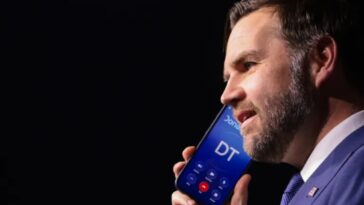 trump-sends-vance-to-voicemail-at-political-rally—but-eventually-gets-prez-on-the-line