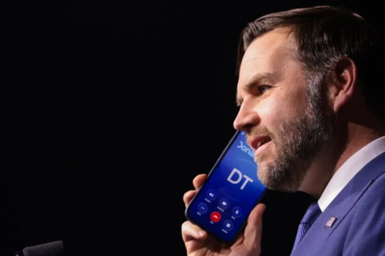 trump-sends-vance-to-voicemail-at-political-rally—but-eventually-gets-prez-on-the-line