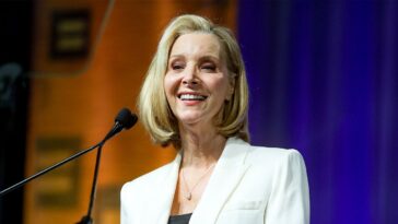 “friends”-actress-slams-modern-sitcoms-for-being-‘too-afraid’-to-tell-jokes-that-make-people-uncomfortable