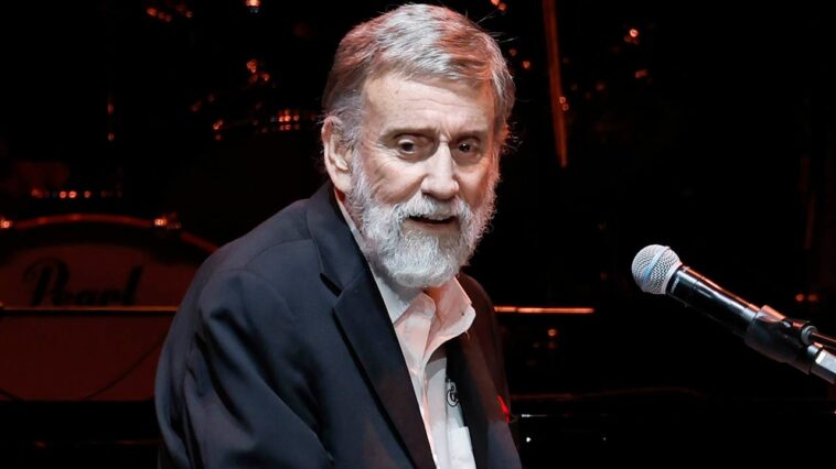country-star-ray-stevens,-87,-breaks-neck-after-serious-fall-in-nashville