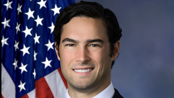 gop-rep.-brandon-gill-leads-charge-to-kill-republican-backed-‘dignidad-act’-amnesty-bill:-‘it’s-in-a-foreign-language-for-added-insult’