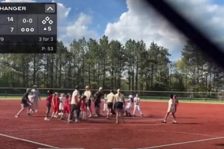 georgia-youth-softball-coach-attacks-rival-on-pitcher’s-mound-in-wild-catfight-caught-on-video