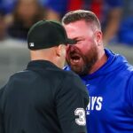 blue-jays-manager-john-schneider-ejected-after-face-to-face,-fiery-argument-with-umpire-in-loss-to-dodgers