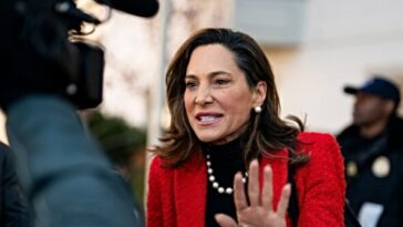 gop’s-maria-salazar-denies-plain-evidence-that-her-‘dignity-act’-gives-amnesty