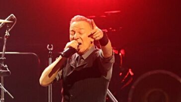 video:-bruce-springsteen-rages-at-‘racist,-reckless,-treasonous’-trump-during-la-concert