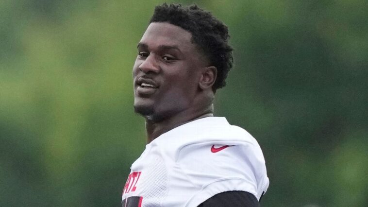 falcons’-pearce,-facing-3-felonies,-not-at-workouts