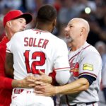 falcons-invite-braves-manager-to-‘put-on-the-pads’-after-his-standout-tackle-during-the-team’s-brawl