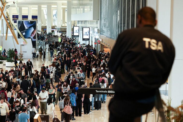 ignore-the-fearmongers,-privatize-the-tsa