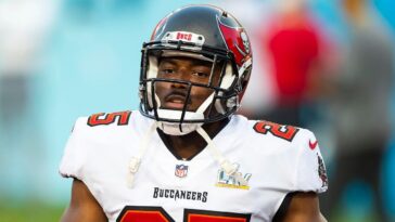 super-bowl-champion-defends-mike-vrabel,-new-york-times-reporter-over-leaked-photos