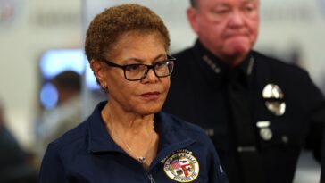 la-mayor-karen-bass-bluntly-ditches-lapd-growth-plan:-‘my-goal-changed’