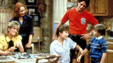 ‘who’s-the-boss?’-star-trades-hollywood-fame-for-delivery-routes-as-industry-stalls