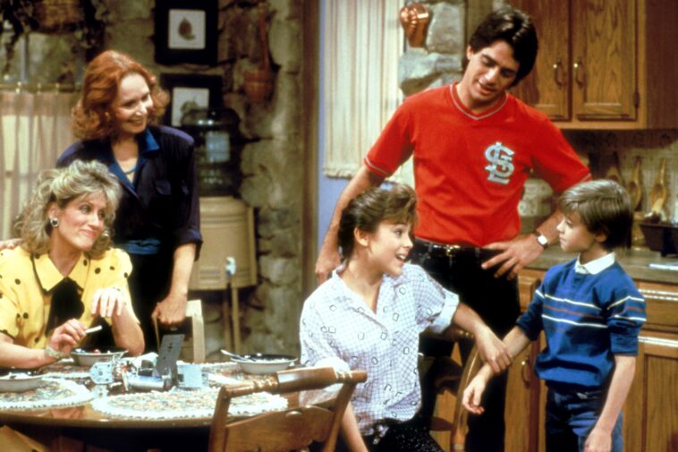 ‘who’s-the-boss?’-star-trades-hollywood-fame-for-delivery-routes-as-industry-stalls