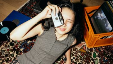 the-reason-gen-z-is-obsessed-with-the-‘90s-says-something-deeper-about-today’s-kids