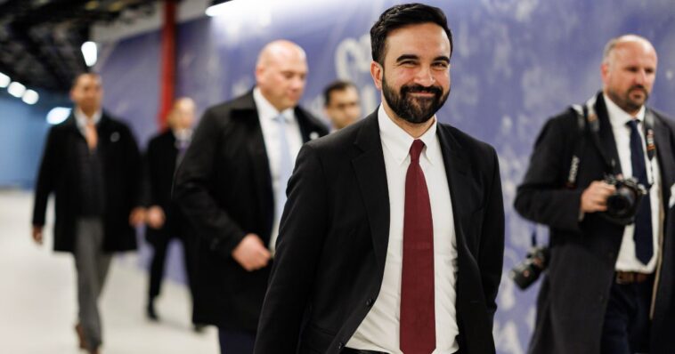 unfortunate-video:-mamdani-thought-walking-through-nyc-was-a-great-photo-op,-then-people-noticed-what-was-behind-him