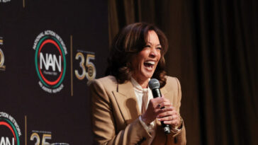 kamala-harris-accuses-trump-of-acting-like-a-‘mob-boss,’-does-a-bizarre-impression
