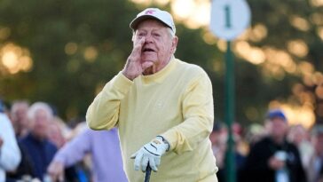jack-nicklaus’-ceremonial-tee-shot-at-the-masters-comes-dangerously-close-to-patrons